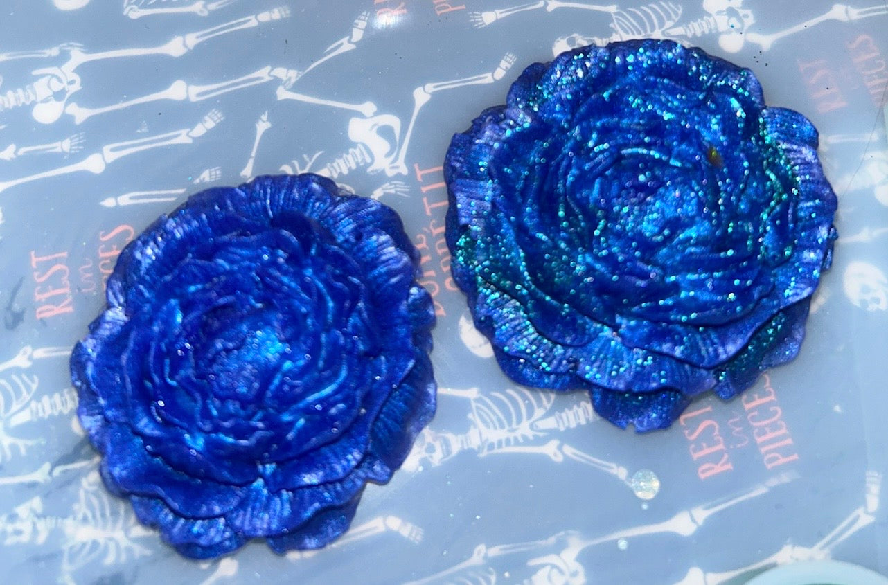 Set of 2 Blue Glitter Resin Flowers